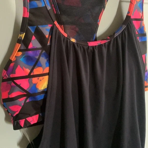 Workout tank - Picture 2 of 7